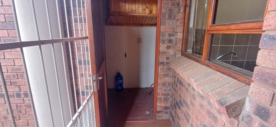 2 Bedroom Property for Sale in Langenhovenpark Free State